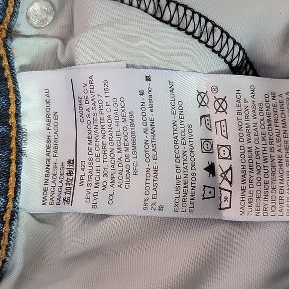 Levi's Denizen Denim Mom Shorts/ 28. - Picture 8 of 9